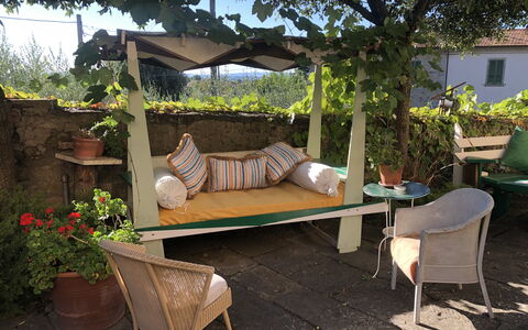 Villa Toppani Del Sodo: Hinterhof, Tisch Im Freien, Terrasse, Eigentum, Garten, Möbel, Gartenmöbel, Tabelle, Landscaping, Garten