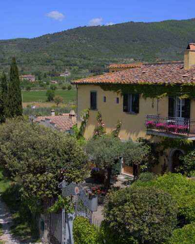 Villa Toppani Del Sodo: Bergdorf, Eigentum, Natürliche Landschaft, Ländliches Gebiet, Dorf, Gebäude, Haus, Wohngebiet, Zuhause, Estate