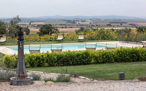 Villa Milluzzi: Himmel, Pflanze, Wasser, Baum, Natürliche Landschaft, Grundstueck, Freizeit, Gehölz, Gras, Ländliches Gebiet