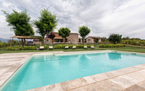 Villa Milluzzi: Wasser, Wolke, Himmel, Pflanze, Eigentum, Schwimmbad, Baum, Gebäude, Freizeit, Schatten