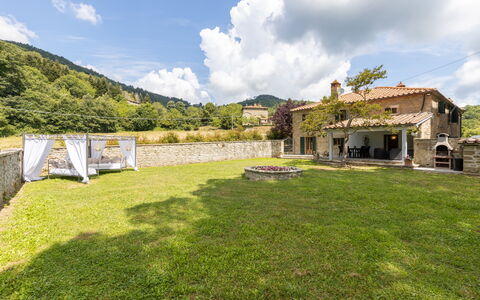 Villa Il Biancospino: Wolke, Himmel, Pflanze, Baum, Grundstueck, Gras, Natürliche Landschaft, Landschaft, Wiese, Grundeigentum