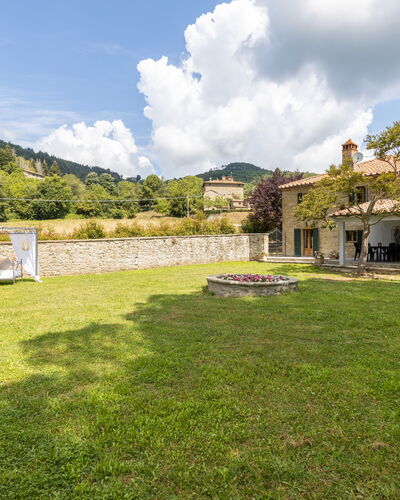 Villa Il Biancospino: Wolke, Himmel, Pflanze, Baum, Grundstueck, Gras, Natürliche Landschaft, Landschaft, Wiese, Grundeigentum