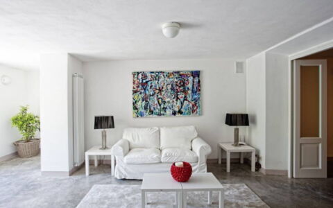 Villa Sole: Couch, Eigentum, Möbel, Pflanze, Tabelle, Holz, Komfort, Wohnzimmer, Interior Design, Zimmerpflanze