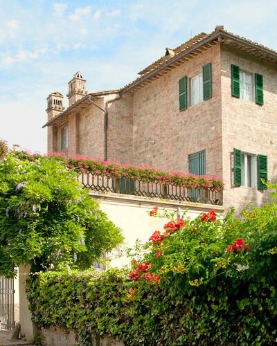 Villa Asciolo: Pflanze, Strauch, Eigentum, Haus, Gebäude, Grundeigentum, Blumentopf, Wohngebiet, Garten