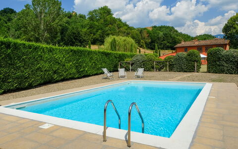 Villa Rossa: Schwimmbad, Blau, Eigentum, Freizeit, Aqua, Grundeigentum, Strauch, Azurblau, Türkis