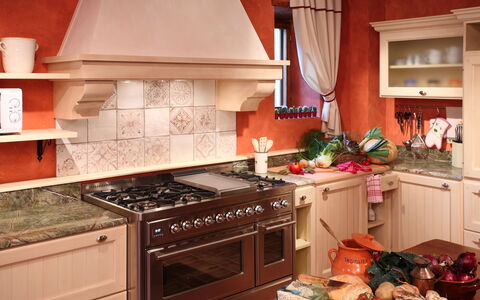 Villa Rossa: Zimmer, Herd, Major Appliance, Countertop, Küchengerät, Herd, Küche, Interior Design, Cabinetry, Zuhause