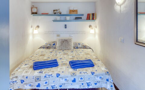 Appartamento Ivana - Levanto: Blau, Bett, Zimmer, Interior Design, Textil, Wand, Linens, Bedding, Bettdecke, Schlafzimmer