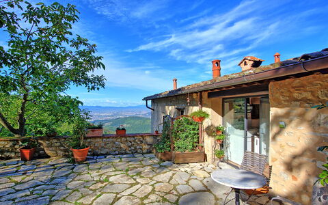 Villa Ancora: Landschaft, Blumentopf, Haus, Grundeigentum, Garten, Azurblau, Gartenmöbel, Tisch Im Freien, Zuhause, Hinterhof