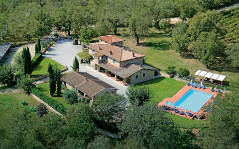 Agriturismo L'incrociata: Pflanze, Gebäude, Baum, Grundstueck, Urban Design, Die Architektur, Natürliche Landschaft, Haus, Nachbarschaft, Wohngebiet