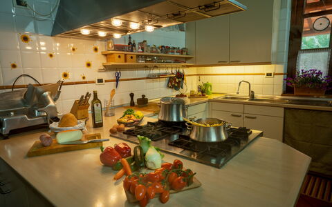 Campo Valerio: Essen, Tabelle, Geschirr, Countertop, Küche, Interior Design, Küche, Cabinetry, Zapfhahn