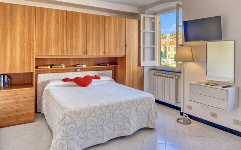 Studio Paola - Levanto: Möbel, Cabinetry, Komfort, Holz, Interior Design, Schublade, Gebäude, Flooring, Bett, Fussboden