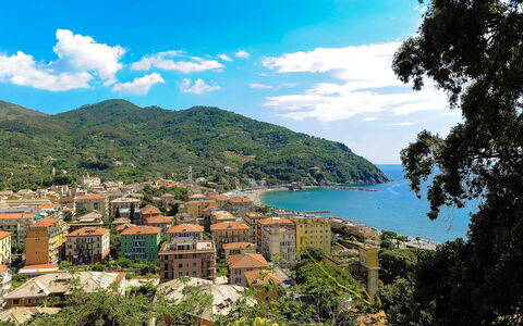 Studio Paola - Levanto: Wolke, Himmel, Wasser, Berg, Pflanze, Gebäude, Azurblau, Natürliche Landschaft, Baum, Vegetation