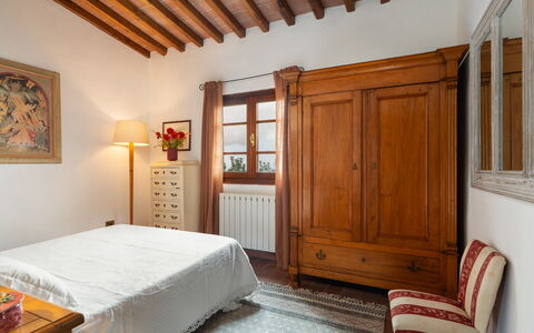 Villa Elisa: Möbel, Bett, Schlafzimmer, Interior Design, Flooring, Holz, Fussboden, Decke, Bedding, Schublade
