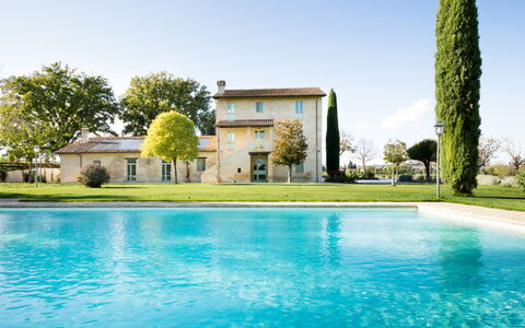 Villa Papiano: Wasser, Himmel, Pflanze, Eigentum, Gebäude, Baum, Natur, Azurblau, Natürliche Landschaft, Schwimmbad