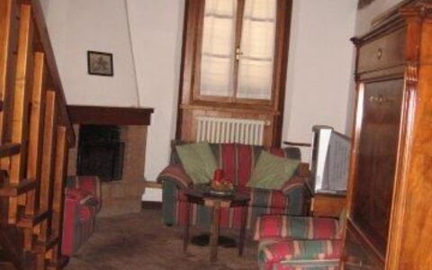 Residenza D'epoca: Eigentum, Fenster, Holz, Gebäude, Pflanze, Haus, Holzbeize, Fussboden, Zimmerpflanze, Wohnzimmer