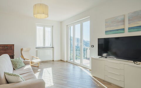 Sorvegallo: Möbel, Eigentum, Cabinetry, Fenster, Holz, Interior Design, Flooring, Fussboden, Schatten, Countertop