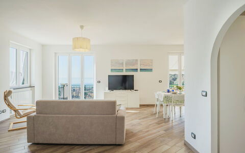 Sorvegallo: Couch, Fenster, Holz, Fussboden, Gebäude, Interior Design, Flooring, Halle, Haus, Komfort