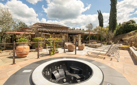 Valdambra Villa: Garten, Hinterhof, Flagstone, Landscaping, Water Feature, Hof, Outdoor Struktur, Design, Terrasse, Garten