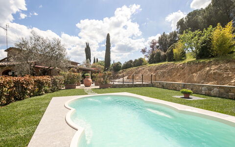 Valdambra Villa: Schwimmbad, Resort, Thermae, Eco Hotel, Estate, Hazienda, Garten, Freizeit, Hinterhof, Landscaping