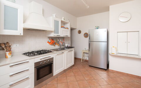 Villa Lastra: Cabinetry, Eigentum, Countertop, Herd, Küchengerät, Interior Design, Haushaltsgerät, Herd, Küche, Cooktop