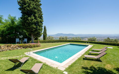 Villa Lastra: Wasser, Himmel, Eigentum, Pflanze, Natürliche Landschaft, Botanik, Schwimmbad, Rechteck, Gartenmöbel, Schatten