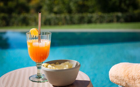 Villa Castiglioni: Essen, Geschirr, Tabelle, Wasser, Drinkware, Alkoholisches Getränk, Zutat