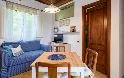Villa Lorenzana: Möbel, Eigentum, Couch, Tabelle, Azurblau, Holz, Beleuchtung, Interior Design, Wohnzimmer, Fussboden