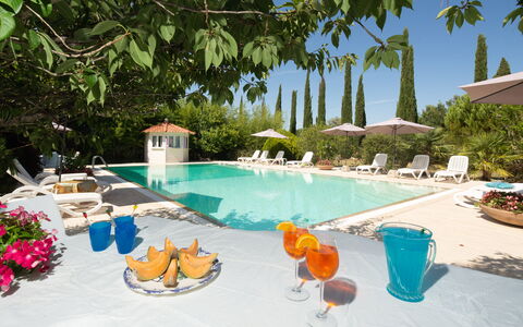 Villa Lorenzana: Wasser, Pflanze, Eigentum, Möbel, Schwimmbad, Azurblau, Natur, Geschirr, Stuhl, Baum