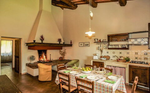 Castelletto Weddings And Events: Tabelle, Eigentum, Countertop, Cabinetry, Bilderrahmen, Holz, Geschirr, Beleuchtung, Interior Design, Küche