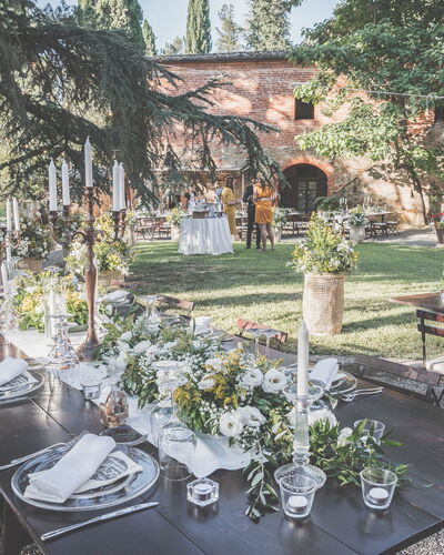 Castelletto Weddings And Events: Pflanze, Tabelle, Eigentum, Möbel, Geschirr, Botanik, Stuhl, Baum, Gebäude, Beleuchtung