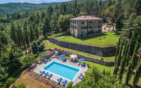 Ville Rosadi Weddings: Eigentum, Bergstation, Estate, Natürliche Landschaft, Haus, Grundeigentum, Gebäude, Villa, Baum, Berg