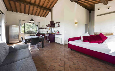 Villa Dell'acquaborra: Möbel, Decke, Interior Design, Bett, Stuhl, Schlafzimmer, Kissen, Zimmerpflanze, Wohnzimmer