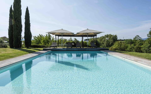 Villa Dell'acquaborra: Blau, Wasser, Schwimmbad, Schatten, Gartenmöbel, Resort, Eco Hotel, Landscaping, Reflexion, Reflecting Pool