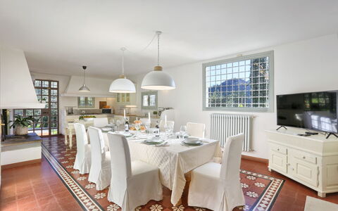 Villa Maona: Tabelle, Möbel, Stuhl, Cabinetry, Küche, Beleuchtung, Interior Design, Countertop, Gebäude, Küche & Esszimmer Tisch