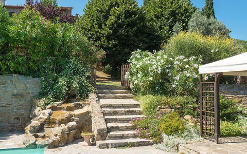 Villa Taragnano: Pflanze, Eigentum, Himmel, Botanik, Blume, Vegetation, Grundstueck, Biome, Landschaft, Ländliches Gebiet