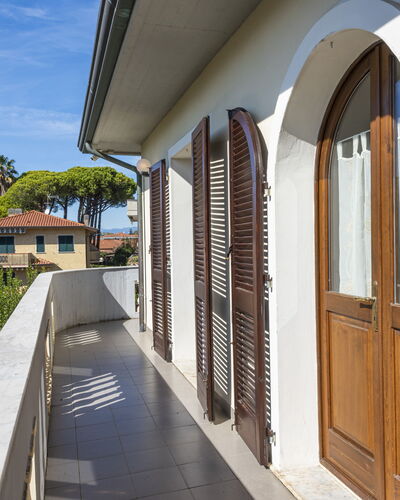 Residenza Garosi: Himmel, Daytime, Eigentum, Wolke, Pflanze, Gebäude, Schatten, Wohngebiet, Baum, Holz