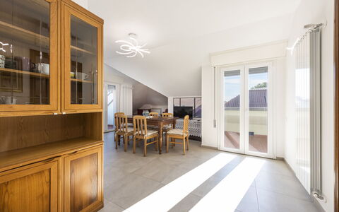 Casa Serchio: Tabelle, Möbel, Gebäude, Cabinetry, Holz, Stuhl, Halle, Interior Design, Beleuchtung, Haus