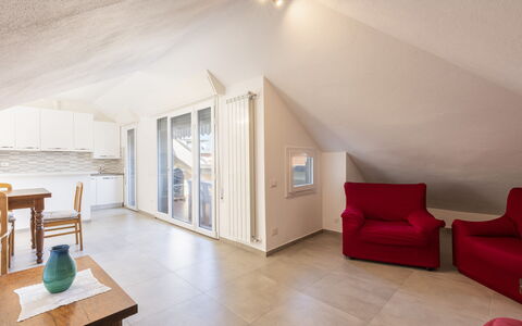 Casa Serchio: Tabelle, Möbel, Komfort, Holz, Interior Design, Couch, Wohnzimmer, Flooring, Fussboden, Gebäude