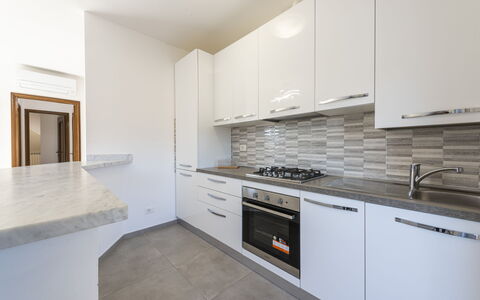 Casa Serchio: Cabinetry, Countertop, Sinken, Spüle, Zapfhahn, Gebäude, Herd, Holz, Beleuchtung, Interior Design