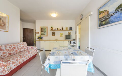 Casa Marina: Bilderrahmen, Eigentum, Möbel, Azurblau, Tabelle, Schublade, Interior Design, Fussboden, Flooring, Grundeigentum