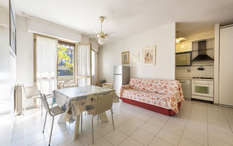 Casa Marina: Möbel, Bilderrahmen, Tabelle, Cabinetry, Schublade, Fenster, Holz, Kommode, Gebäude, Stuhl