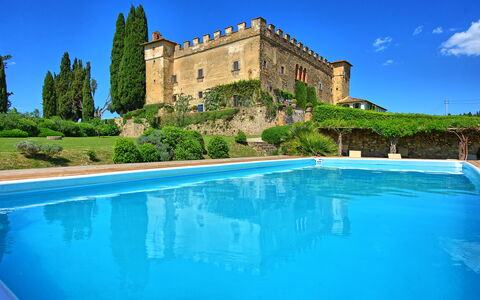 Villa Paneretta: Wasser, Himmel, Pflanze, Eigentum, Gebäude, Blau, Schwimmbad, Natur, Azurblau, Wolke
