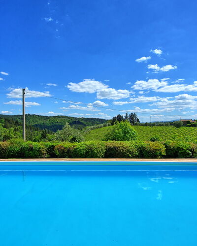 Villa Paneretta: Wasser, Wolke, Himmel, Blau, Eigentum, Schwimmbad, Pflanze, Licht, Rechteck, Schatten
