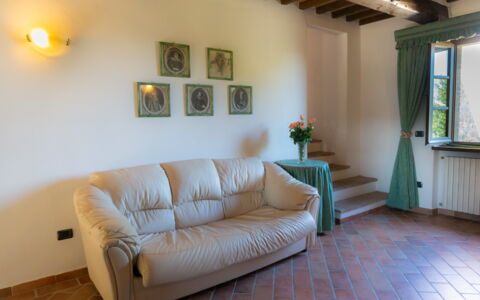 Villa Lugnano: Möbel, Bilderrahmen, Eigentum, Fenster, Couch, Gebäude, Komfort, Grün, Pflanze, Zimmerpflanze