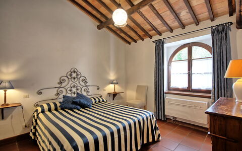 Palazzo Bello: Eigentum, Möbel, Komfort, Azurblau, Fenster, Holz, Gebäude, Interior Design, Beleuchtung, Lampe