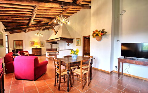 Palazzo Bello: Möbel, Tabelle, Eigentum, Stuhl, Holz, Beleuchtung, Interior Design, Zimmerpflanze, Die Architektur, Wohnzimmer
