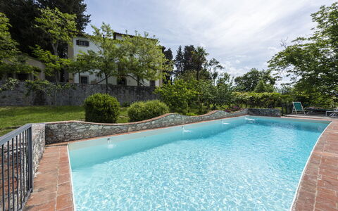 Villa Vigliano: Wasser, Pflanze, Wolke, Himmel, Eigentum, Schwimmbad, Azurblau, Gebäude, Baum, Gewässer