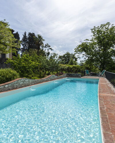 Villa Vigliano: Wasser, Pflanze, Himmel, Wolke, Wasservorräte, Eigentum, Botanik, Schwimmbad, Azurblau, Baum
