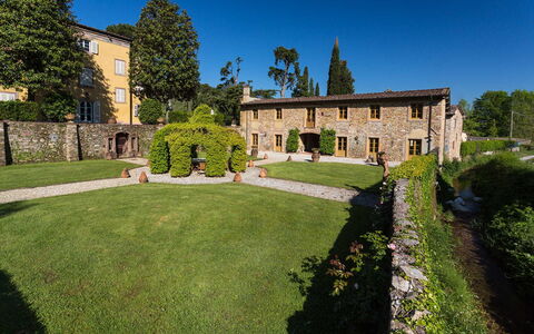 Villa Vaccoli: Pflanze, Himmel, Eigentum, Baum, Gebäude, Grundstueck, Fenster, Gras, Landschaft, Hecke