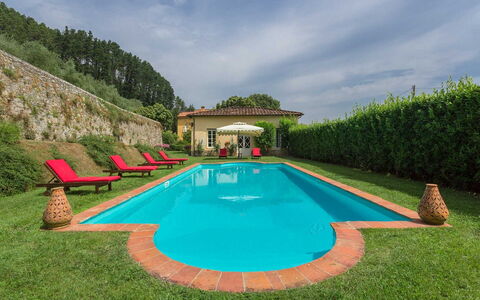 Villa Cantignano: Wasser, Pflanze, Wolke, Himmel, Natürliche Landschaft, Baum, Gewässer, Freizeit, Landschaft, Gras